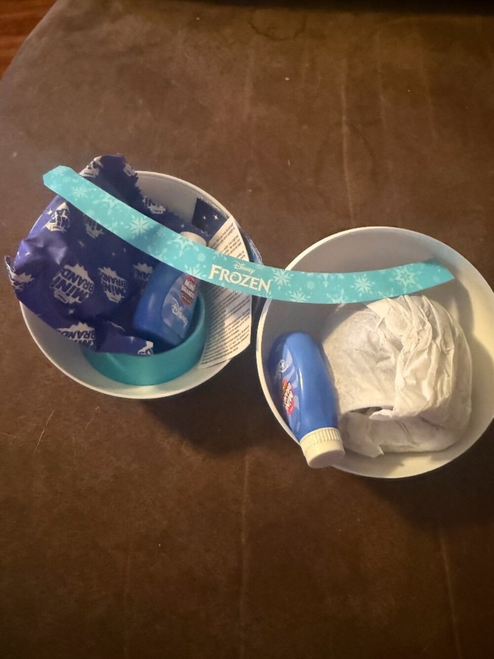 ZURU Mini Brands Create Disney Frozen Mini Snow Globe Elsa & Olaf